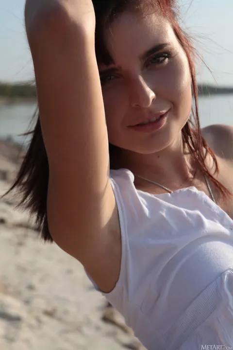 Ukrainian Redhead Bares Her Body on the Beach – photo 2 of 21