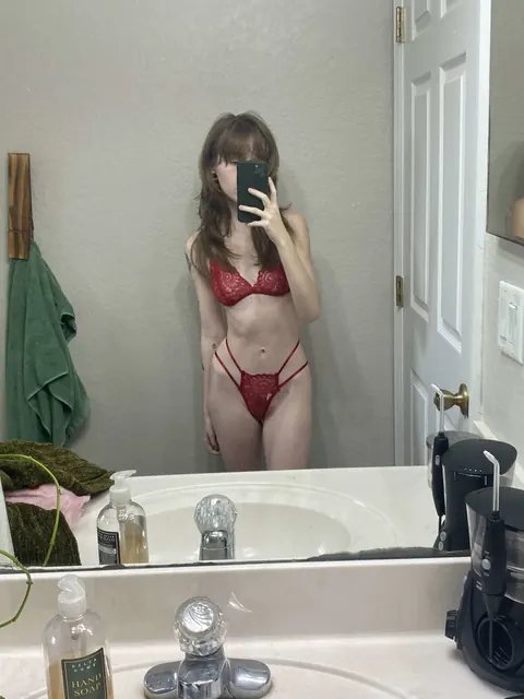 Petite Tattooed Babe Flaunts Her Big Ass in Lingerie Bathroom Selfie – photo 9 of 13