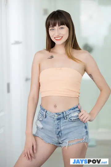 Lana Smalls – Skinny Brunette Strips Off Her Shorts and Spreads Her Trimmed Pussy
