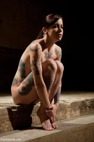 Bobbi Starr – Tattooed Brunette MILF Bound and Spread by Dominatrix