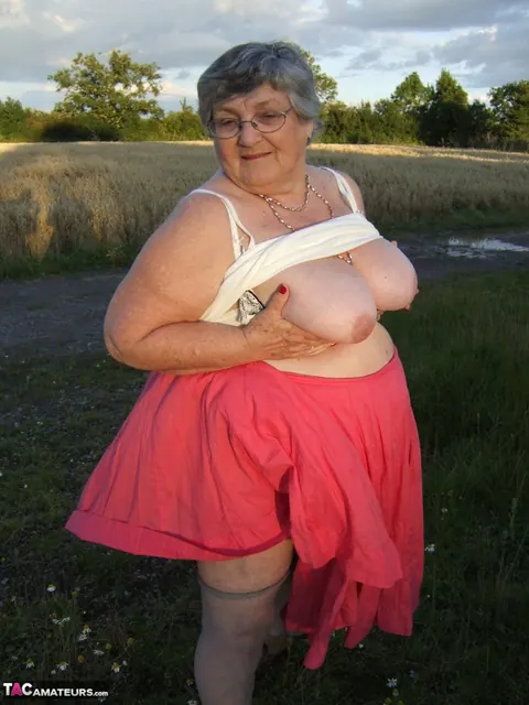 Busty BBW Lifts Her Skirt in the Forest – photo 13 of 20
