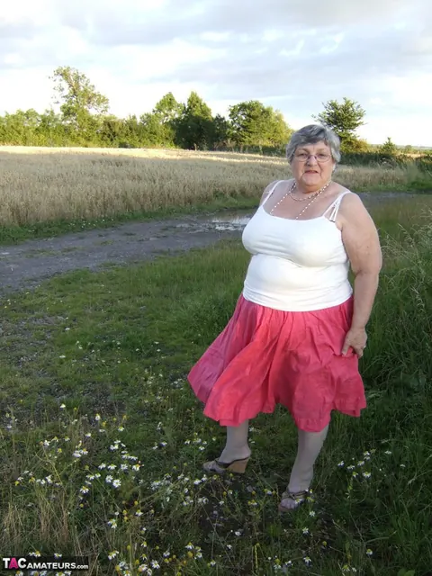 Busty BBW Lifts Her Skirt in the Forest – photo 1 of 20