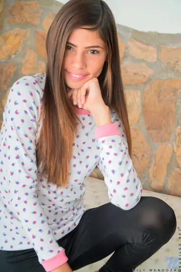 Mily Mendoza – Latina in Yoga Pants Spreads Her Shaved Pussy