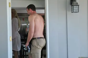 Brooke Tyler – Busty Blonde MILF Gets Fucked and Takes a Cumshot