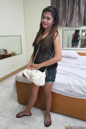 Mildred – Filipina Brunette Strips Nude and Spreads Her Hairy Pussy