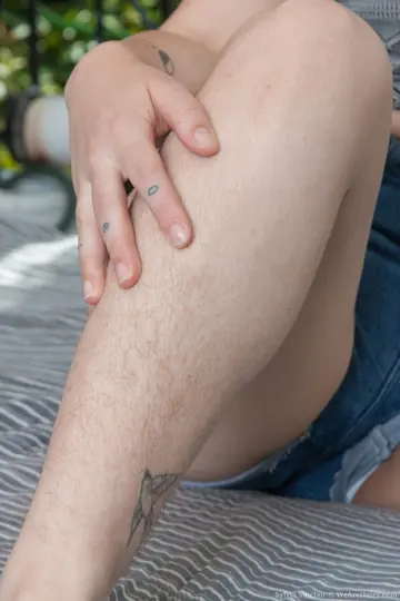 Sylvia Sinclair – Curvy Redhead MILF Spreads Her Hairy Pussy Outdoors