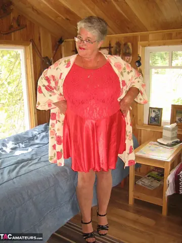Short-Haired BBW Shows Off Her Big Tits in Stockings and Heels