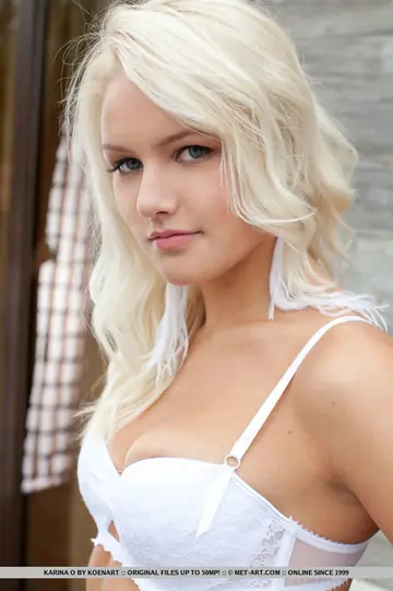 Karina O – European Blonde Strips Nude Outdoors