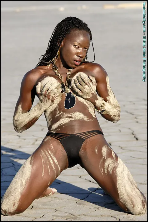 Camille Elizabeth: Ebony Bodybuilder Poses in a Bikini and Heels Outdoors – photo 11 of 15
