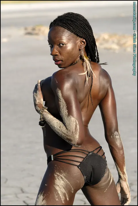 Camille Elizabeth: Ebony Bodybuilder Poses in a Bikini and Heels Outdoors – photo 14 of 15