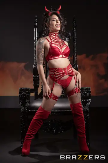 Gina Valentina – Latina MILF in Devil Costume Takes Anal