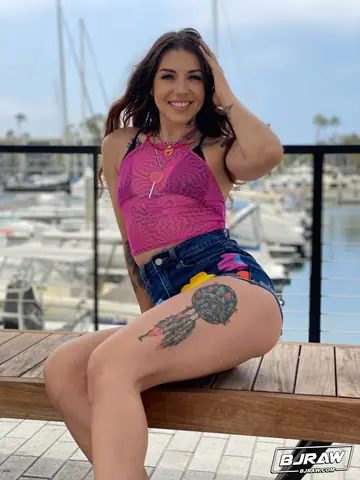 Brenna Mckenna – Brunette with Tattoos Gives POV Blowjob in a Bikini and Shorts at Marina