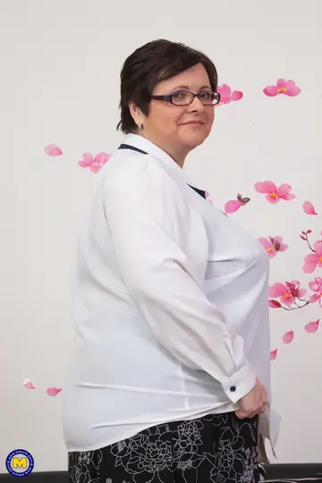 Mature BBW in Glasses Fucks Her Lover Until He Cums on Her Chest