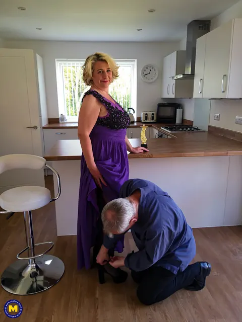 Camilla Creampie: British Blonde MILF Undresses and Gets Fucked by Her Partner – photo 3 of 21