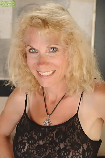 Shay Nollen – Mature Blonde Gives a Blowjob and Uses a Dildo in Lingerie
