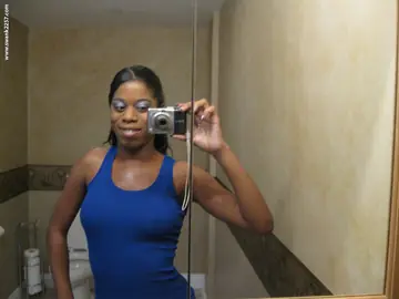 Ebony Big-Titted Woman Snaps Nude Mirror Selfies in the Bathroom