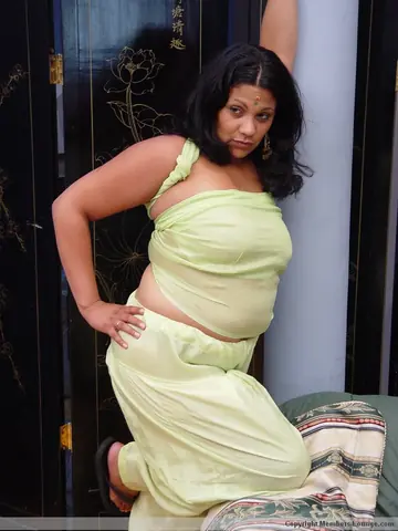 Indian MILF Reveals Her Big Natural Tits and Ass