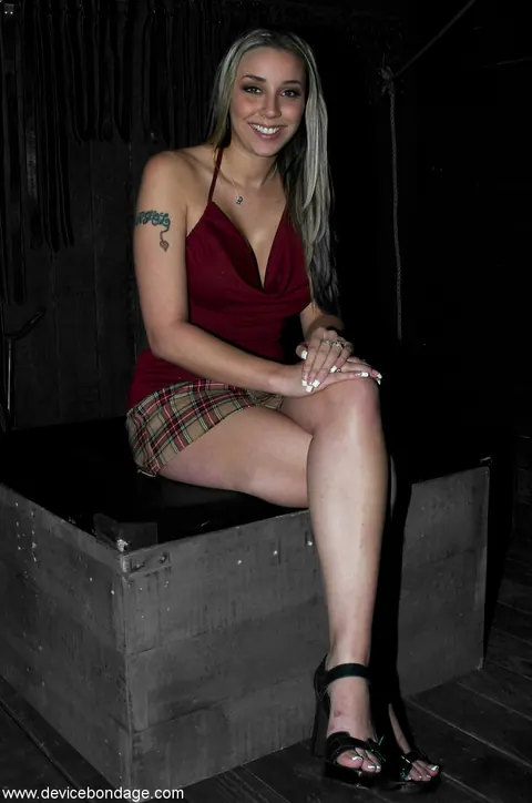 Delilah Strong: Tall Blonde MILF Spreads Her Legs in Heels – photo 8 of 9