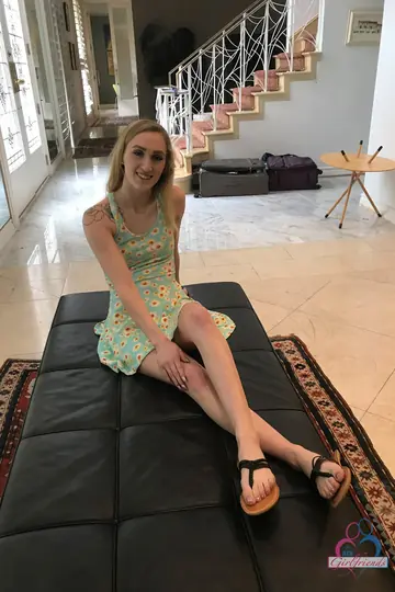 Victoria Gracen – Petite Blonde Kisses and Licks Pussy