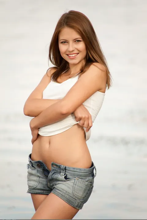 Hilary C: Petite Brunette Strips Out of Her Bikini on the Beach – photo 2 of 20