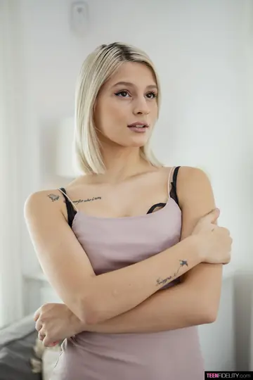 Christy White – PAWG Blonde Strips Out of Her Lingerie and Spreads Her Legs