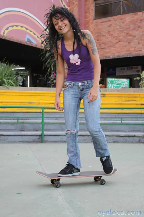 Diana Delgado: Curly Brunette Latina Shows Her Tattoos Outdoors – photo 3 of 20