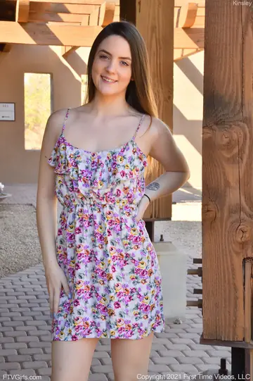 Kinsley Kane – Amateur Brunette Strips Nude and Shows Her Body