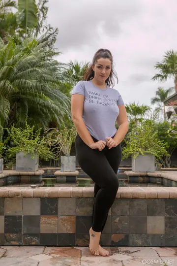 Lexi Lloyd – Busty BBW Strips Out of Her Yoga Pants