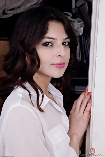 Phoebe Queen – Brunette Latina Strips Out of Her White Blouse and Fingers Her Pussy