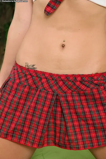 Lizzie Tucker – Amateur Redhead with Big Tits Strips Out of Her Skirt and Oils Her Body
