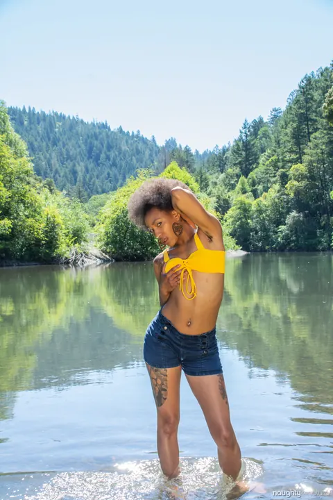Nikki Darling: Ebony Babe Poses in a Bikini and Shorts by the River – photo 2 of 21