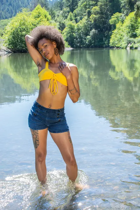Nikki Darling: Ebony Babe Poses in a Bikini and Shorts by the River – photo 1 of 21