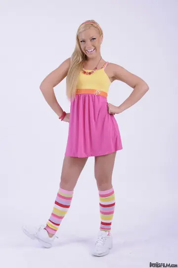 Kasey Grant – Slim Blonde Spreads Her Shaved Pussy in Socks