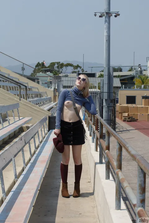 Lily Rader: Blonde in Glasses Shows Her Tits and Ass in Public – photo 6 of 12