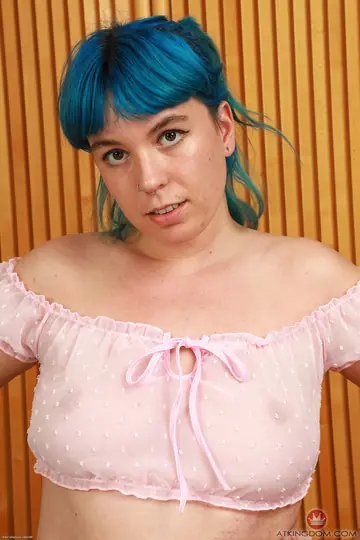 Olivia Marie – Tall Brunette BBW in Panties Spreads Her Hairy Pussy