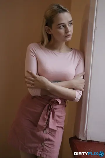 Lina Star – Busty Blonde in Lingerie and Stockings Gives a Handjob Until He Cums
