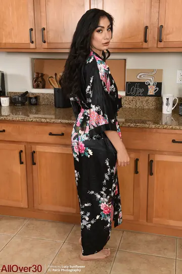 Lucy Sunflower – Latina MILF Poses Nude Showing Her Tattoo