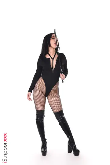 Alice Hernandez – Thick Brazilian Latina in Leather Lingerie Fucks Herself with a Dildo