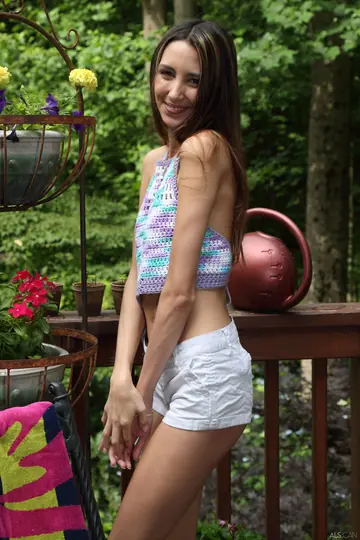Natalia Nix – Tall Skinny Latina Masturbates with a Dildo Outdoors