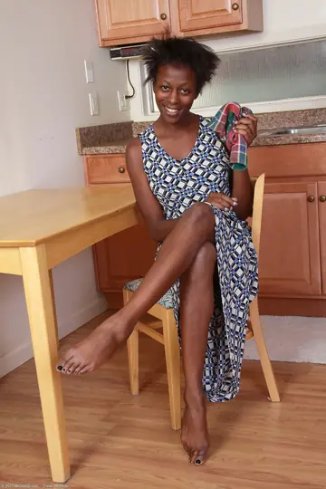 Ebony MILF Undresses in the Kitchen and Spreads Her Pussy Wide