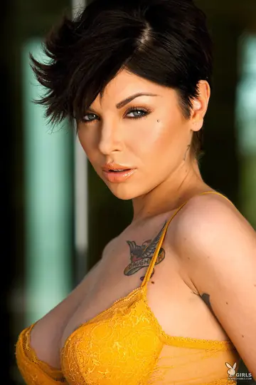 Jai Bella – Short-Haired Brunette with Big Natural Tits Strips and Spreads Outdoors