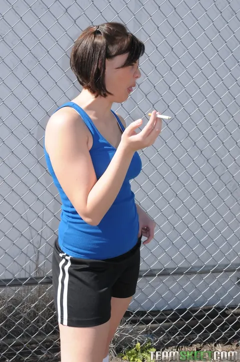 Brooke Lee Adams: Thick Pale Brunette Flaunts Her Big Ass in Outdoor Locker Room – photo 19 of 20