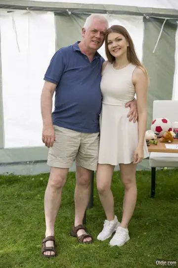 Amanda Clarke – Slim Russian Brunette Sucks and Fucks an Older Man Outdoors in a Tent